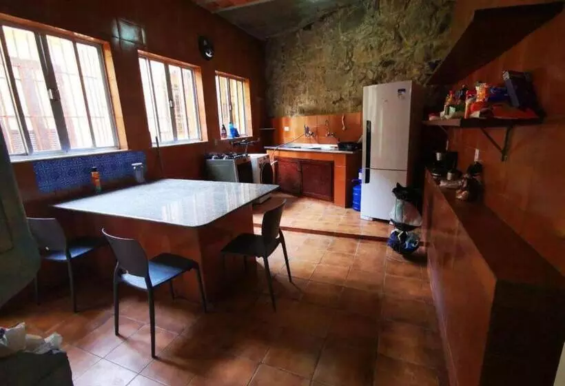پانسیون Guattari House Santa Teresa
