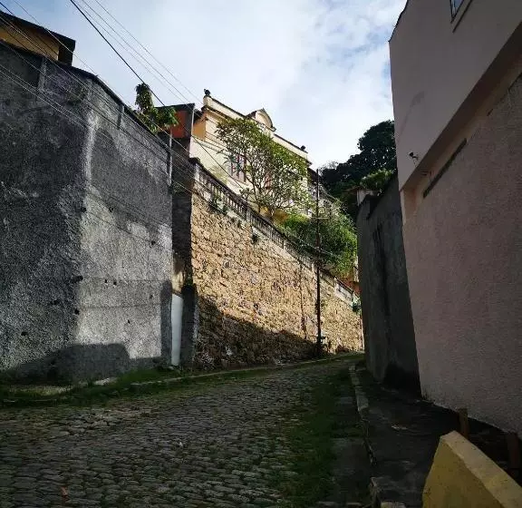 پانسیون Guattari House Santa Teresa
