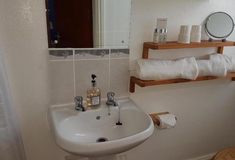 تختخواب و صبحانه Agar House