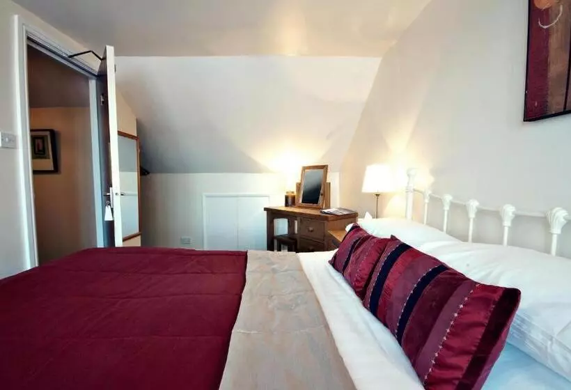 تختخواب و صبحانه St Marys Guest House