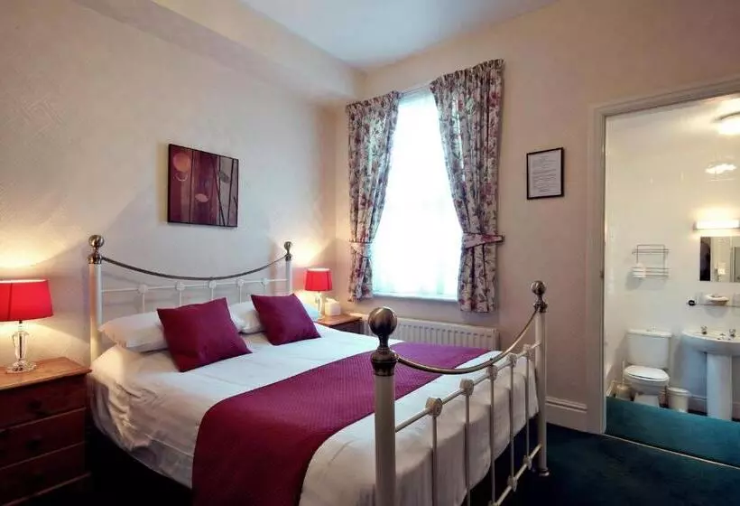 تختخواب و صبحانه St Marys Guest House