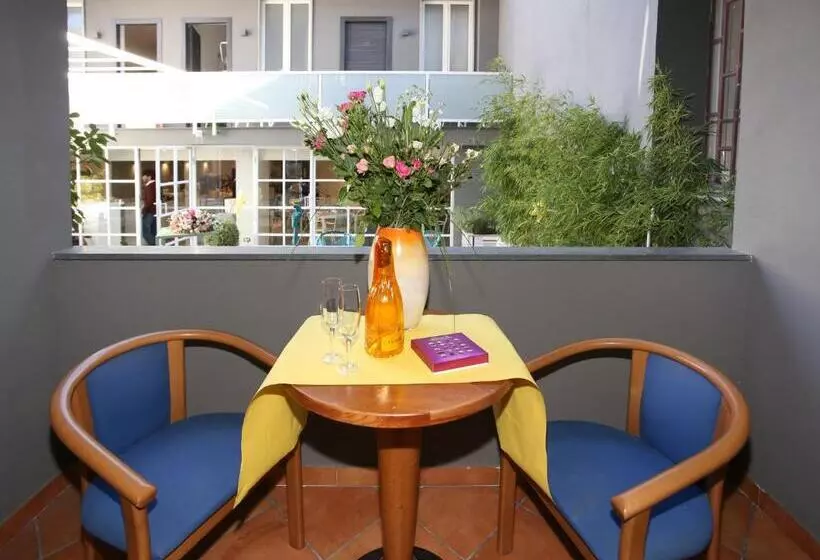 ホテル Albergo Del Pino