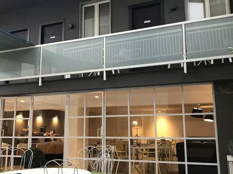 ホテル Albergo Del Pino