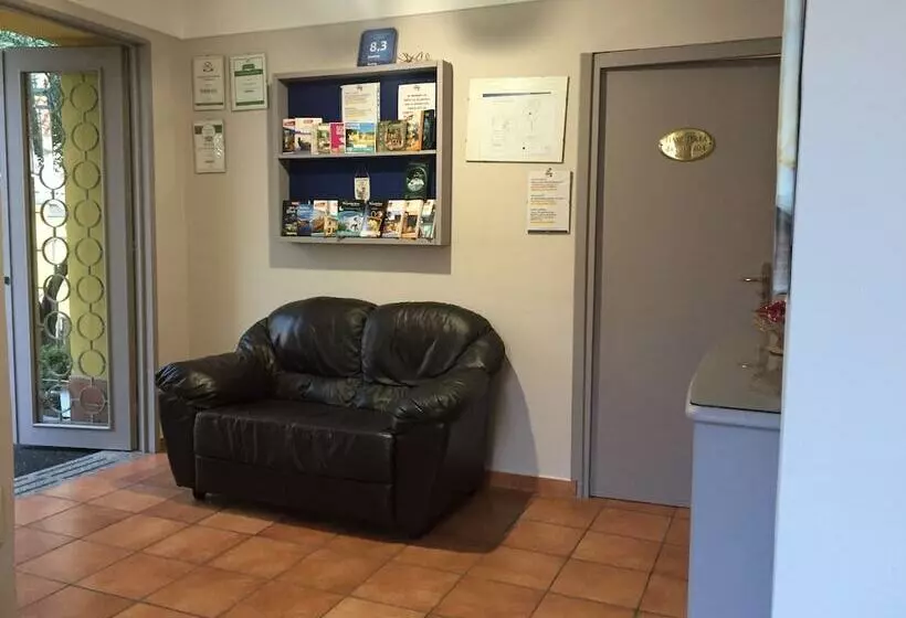 ホテル Albergo Del Pino
