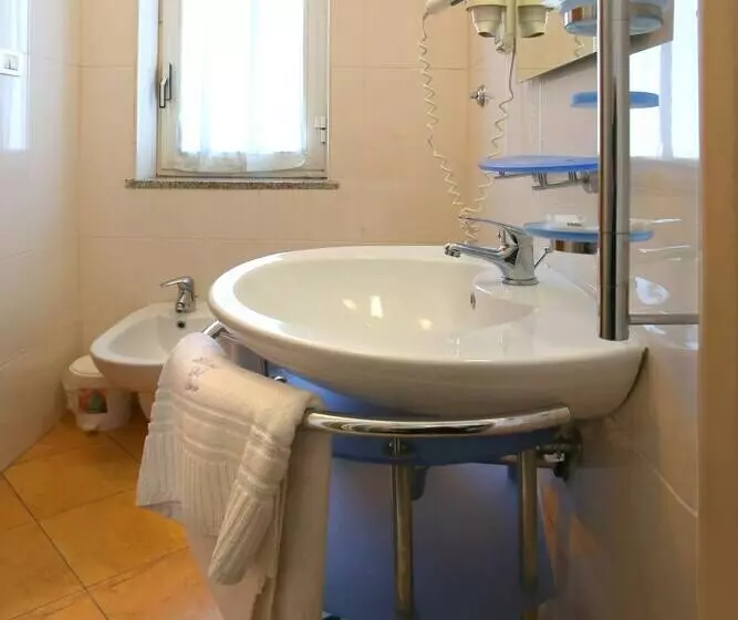 ホテル Albergo Del Pino