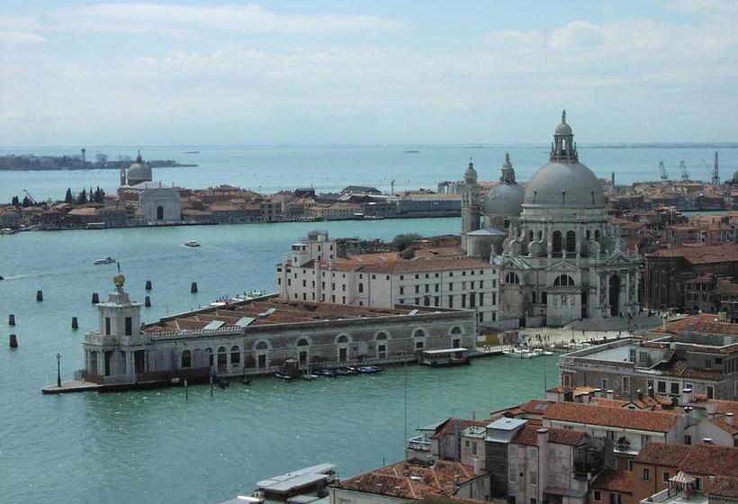 هتل Casa D Oro Rooms