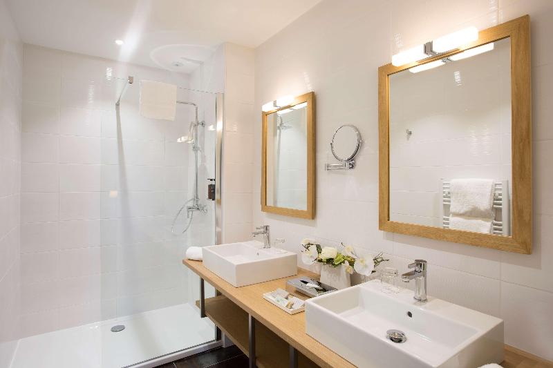 هتل Hôtel De L Abbaye Le Tronchet   Handwritten Collection