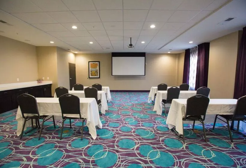Hotelli Hampton Inn El Reno