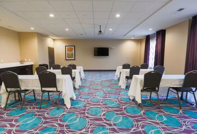 Hotelli Hampton Inn El Reno