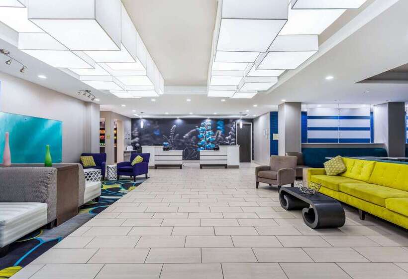 בית מלון כפרי La Quinta By Wyndham Odessa North   Sienna Tower