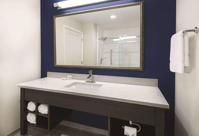 בית מלון כפרי La Quinta By Wyndham Odessa North   Sienna Tower