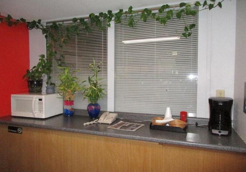 فندق Rodeway Inn Terre Haute