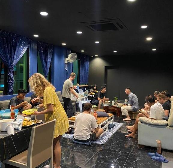 הוסטל H2 Premium Backpackers