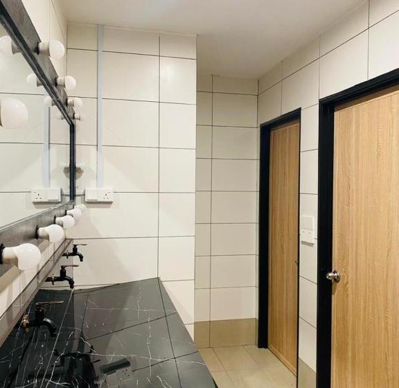 הוסטל H2 Premium Backpackers