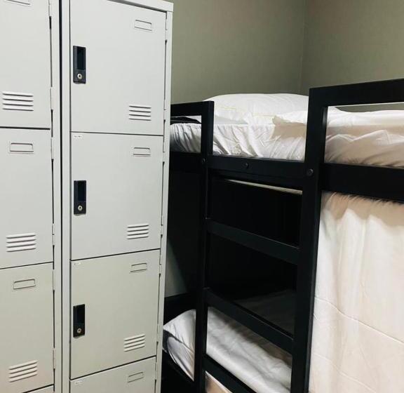 הוסטל H2 Premium Backpackers