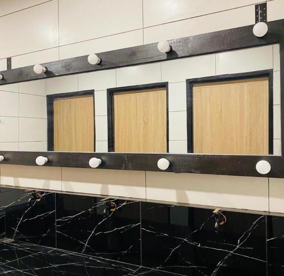 הוסטל H2 Premium Backpackers