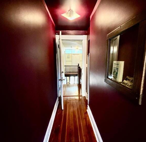 تختخواب و صبحانه Macfie House