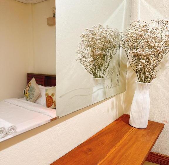 Hotel ห้องพักโอบอ้อมอารีย์ Orb Aom Aree