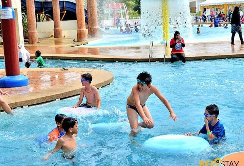 هتل Melaka Family Holiday Homestay Resort Suite Waterpark Pool Free Tickets Malacca Bukit Katil