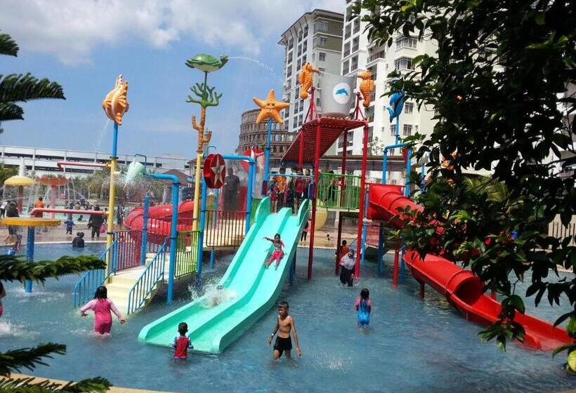 هتل Melaka Family Holiday Homestay Resort Suite Waterpark Pool Free Tickets Malacca Bukit Katil