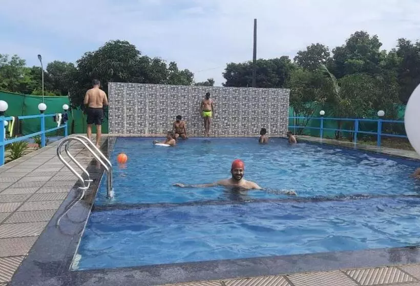 Hotelli Nupur Asmi Farmhouse