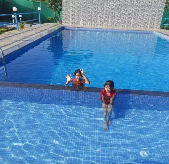 Hotelli Nupur Asmi Farmhouse