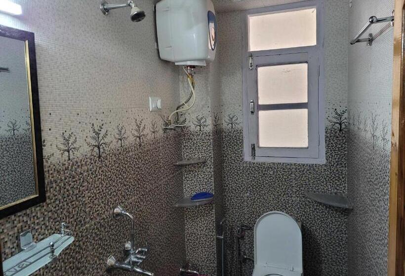 בית מלון כפרי Oyo Pine View