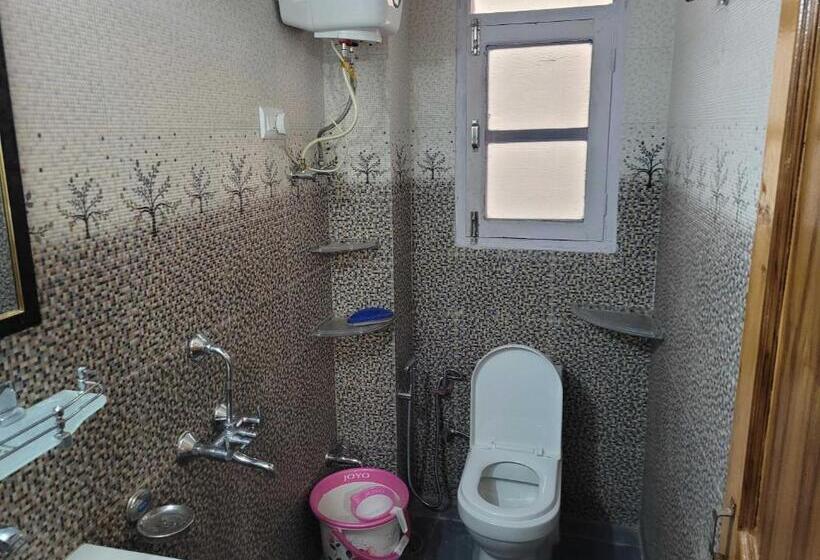 בית מלון כפרי Oyo Pine View