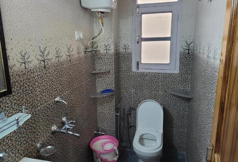 בית מלון כפרי Oyo Pine View