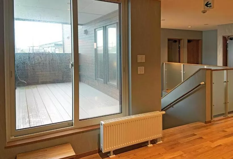 Majatalo White House Onsen Guesthouse