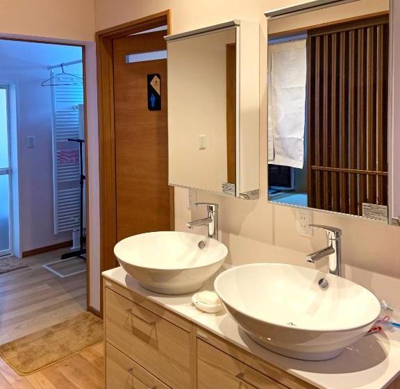 Пансион White House Onsen Guesthouse