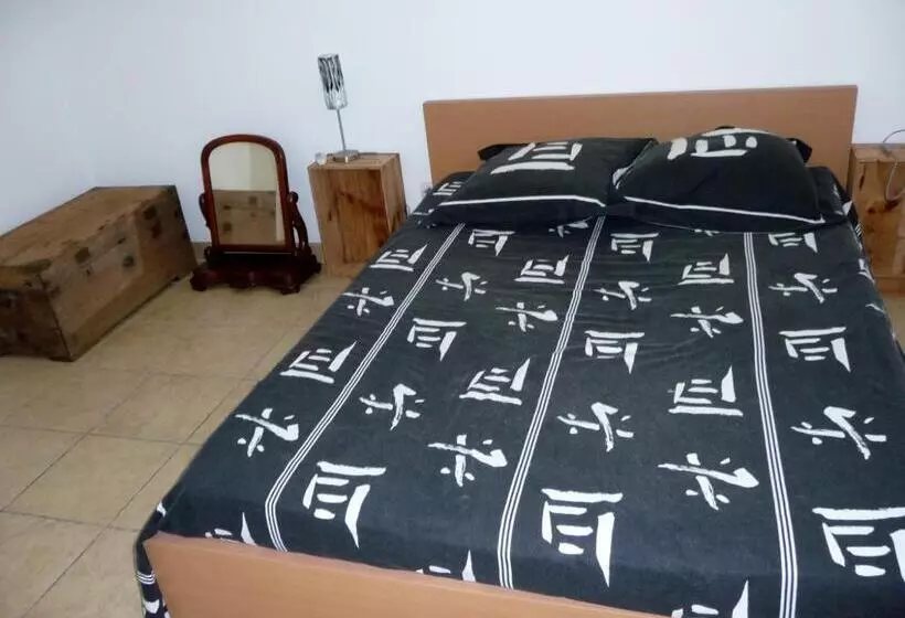 تختخواب و صبحانه Chambres D Hôtes Saint Gilles Les Bains