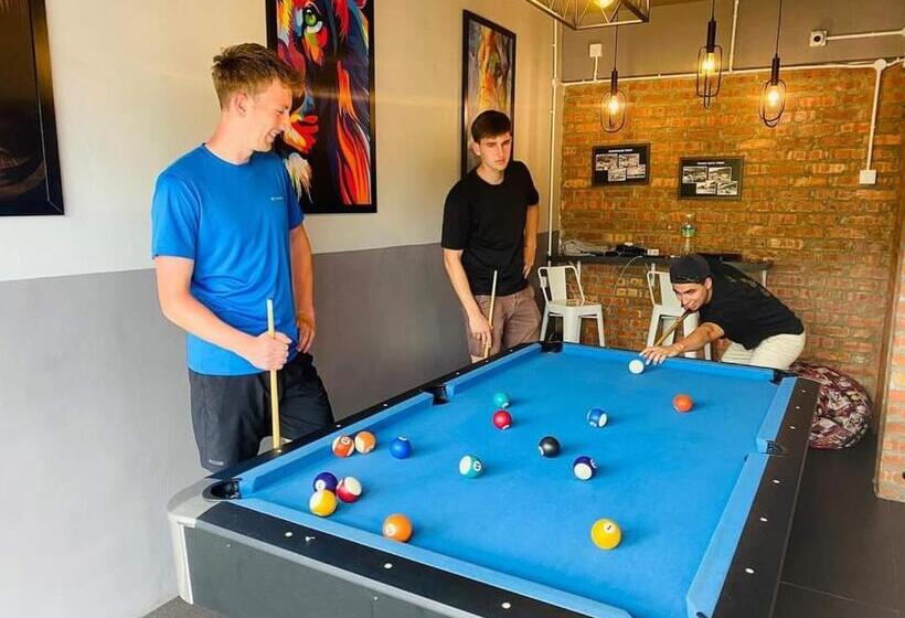 מלון כמוסות Bricks Backpackers Sleepbox