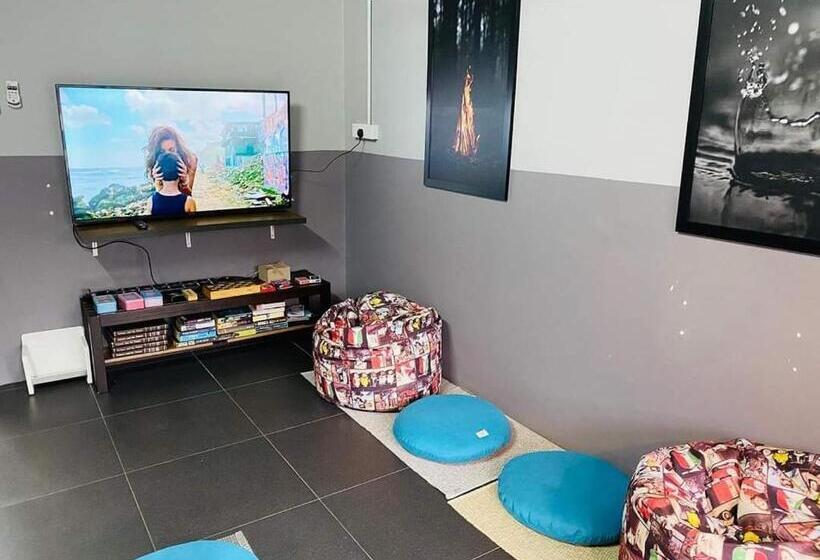 מלון כמוסות Bricks Backpackers Sleepbox