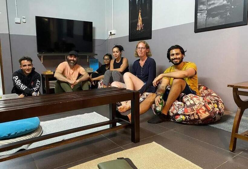 מלון כמוסות Bricks Backpackers Sleepbox