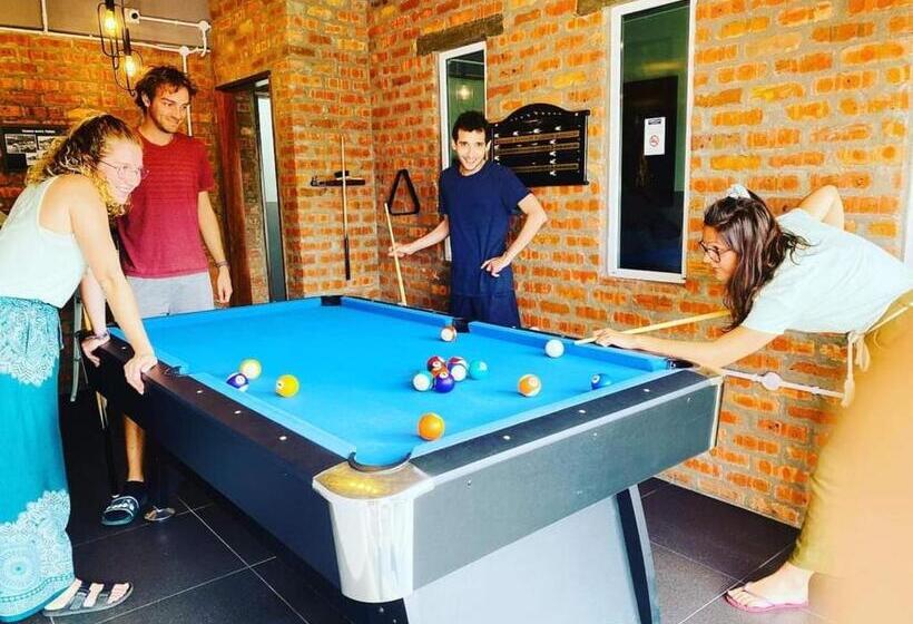 מלון כמוסות Bricks Backpackers Sleepbox