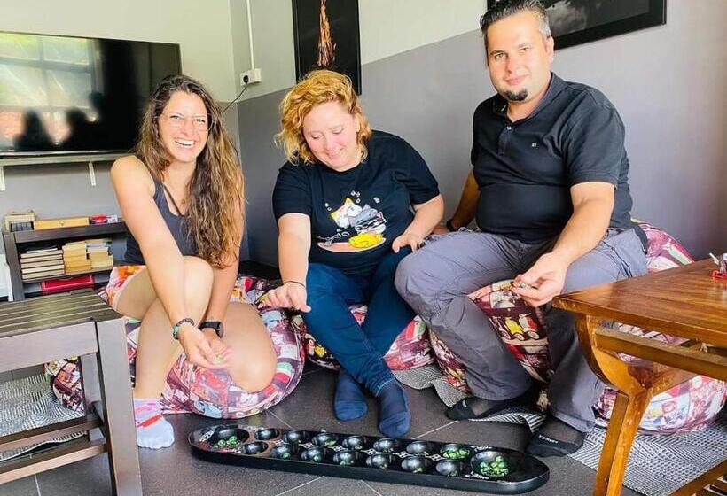 מלון כמוסות Bricks Backpackers Sleepbox