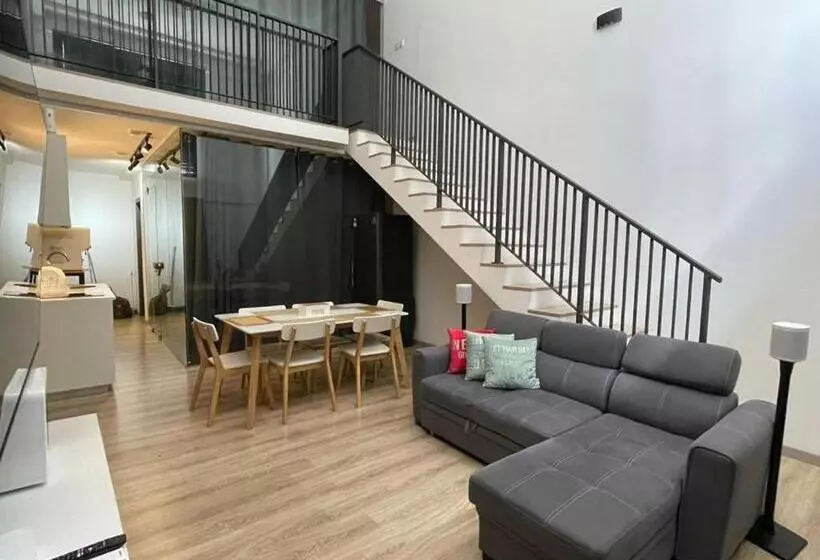 カプセルホテル Home Cinema Emporis Kota Damansara