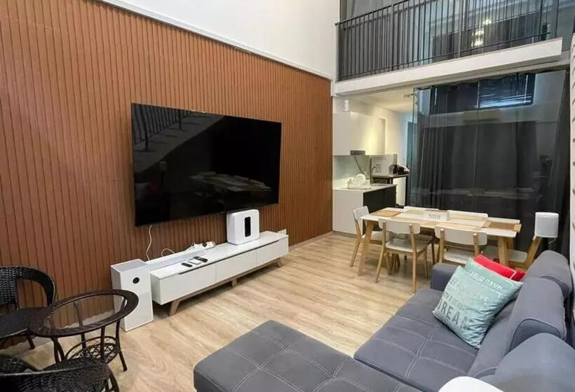 カプセルホテル Home Cinema Emporis Kota Damansara