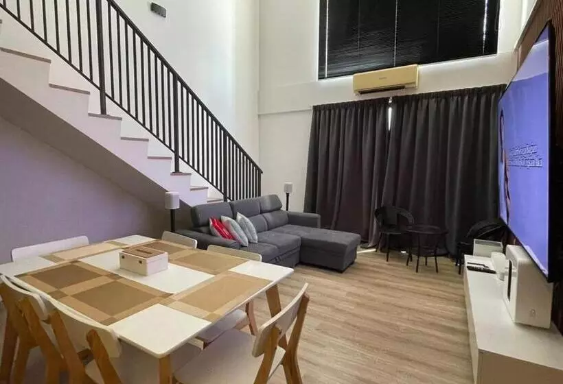 カプセルホテル Home Cinema Emporis Kota Damansara