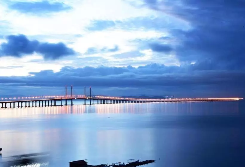 ホテル Crowne Plaza Penang Straits City By Ihg