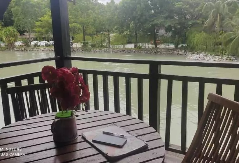 ホテル Villa Dalam Laut 530