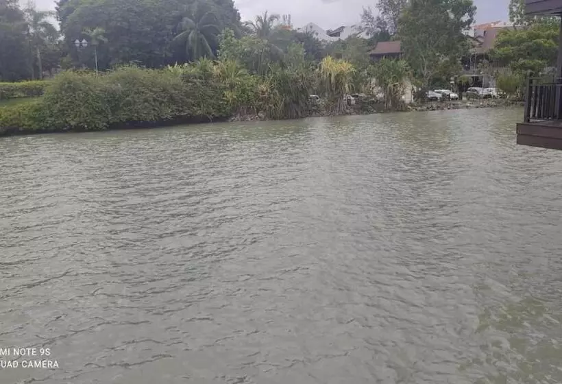 ホテル Villa Dalam Laut 530