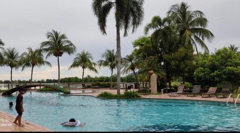 בית מלון כפרי Villa Dalam Laut 530