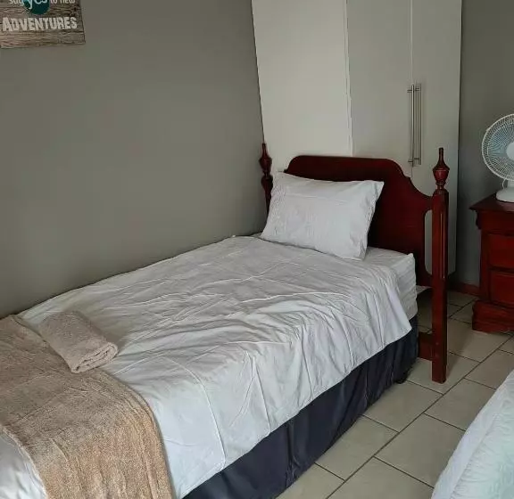 Majatalo Good And Proper Guest Lodge