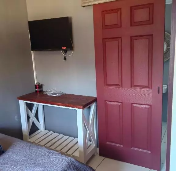 Majatalo Good And Proper Guest Lodge