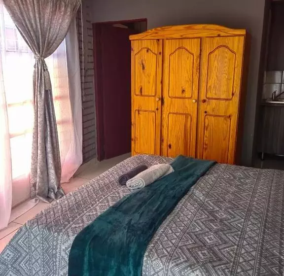 Majatalo Good And Proper Guest Lodge