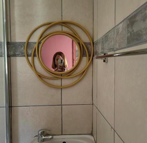 Pension Good And Proper Guest Lodge