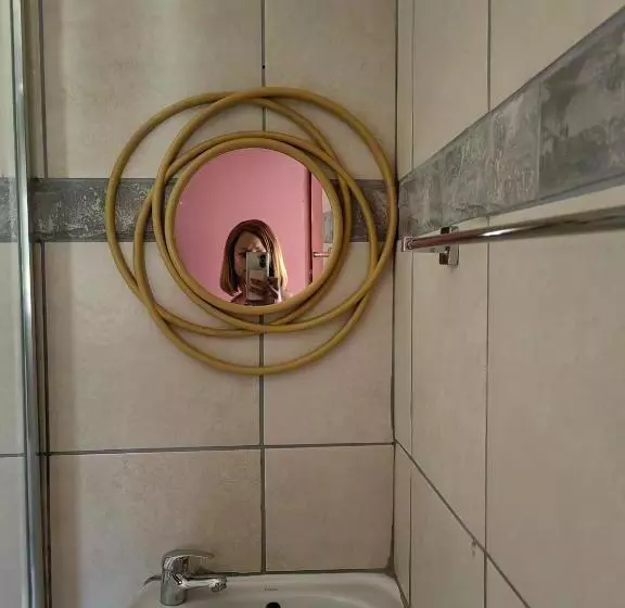 Majatalo Good And Proper Guest Lodge