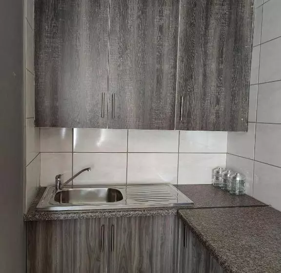 Majatalo Good And Proper Guest Lodge